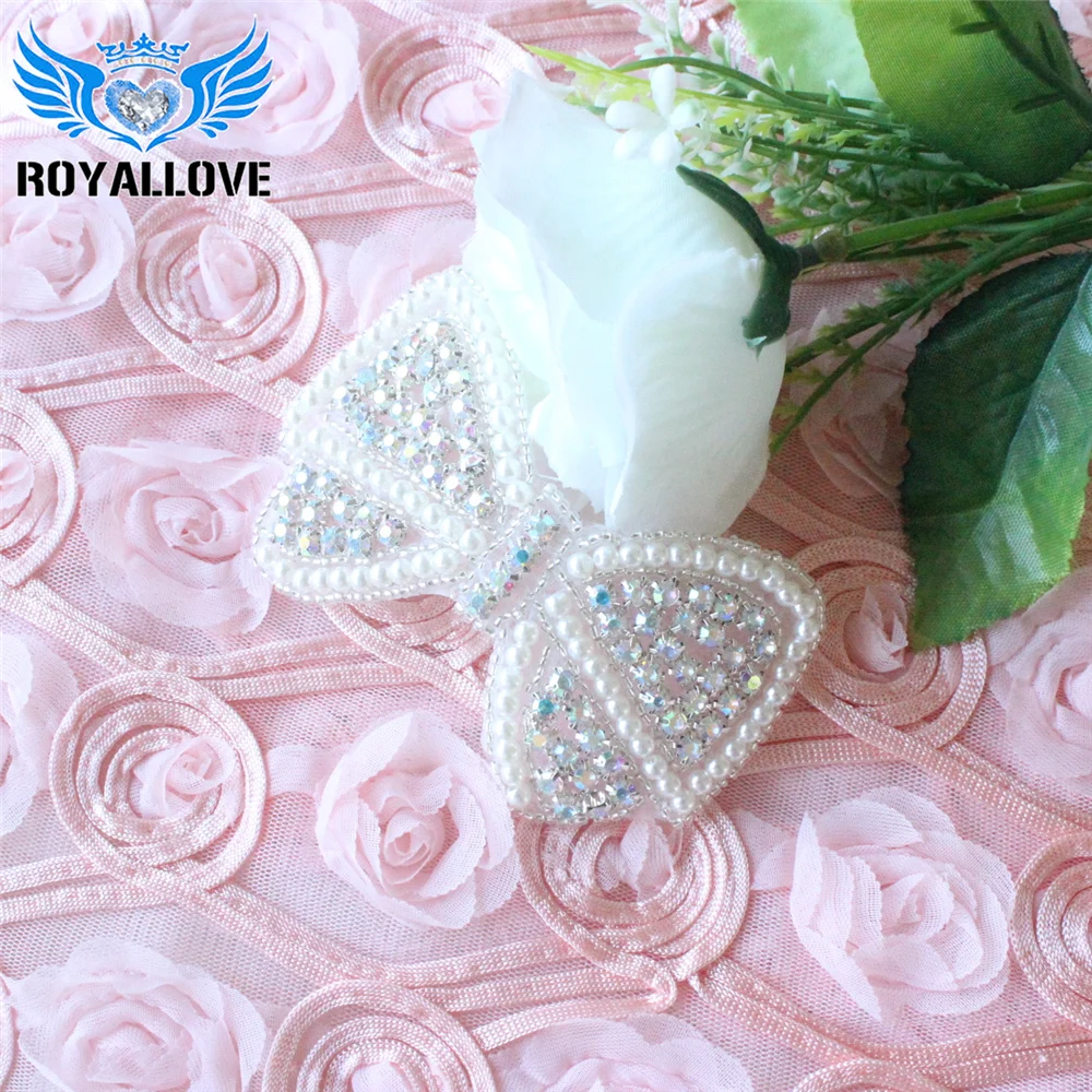 Оптовая продажа 30 штук аппликации из хрустальной бантиков с милым узором с жемчугом слоновой кости и бусинами из AB стразов для платьев и волос на ободках.
