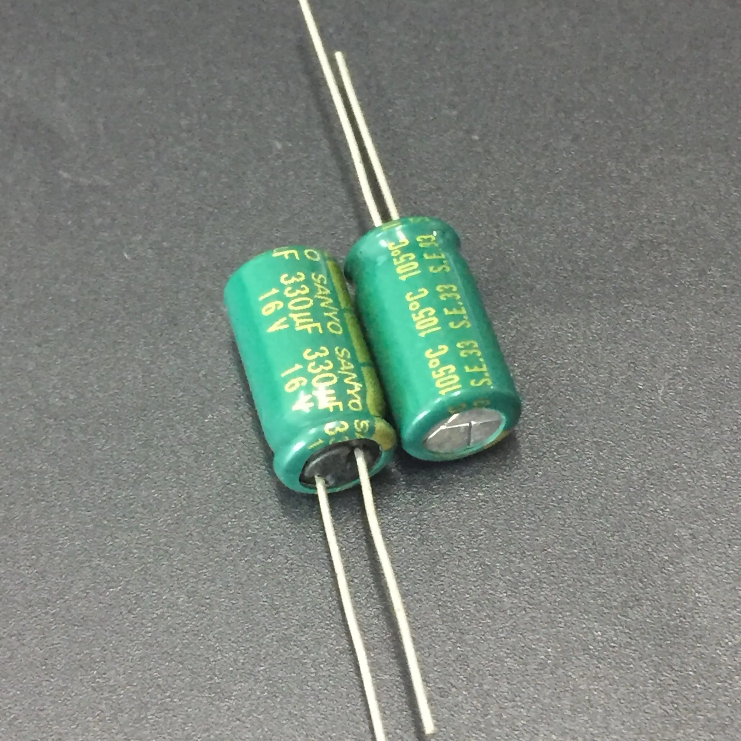 100pcs 330uF 16V Sanyo AX series 8x15mm 16V330uF Low Impedance LongLife Electrolytic Capacitor | Электронные компоненты и