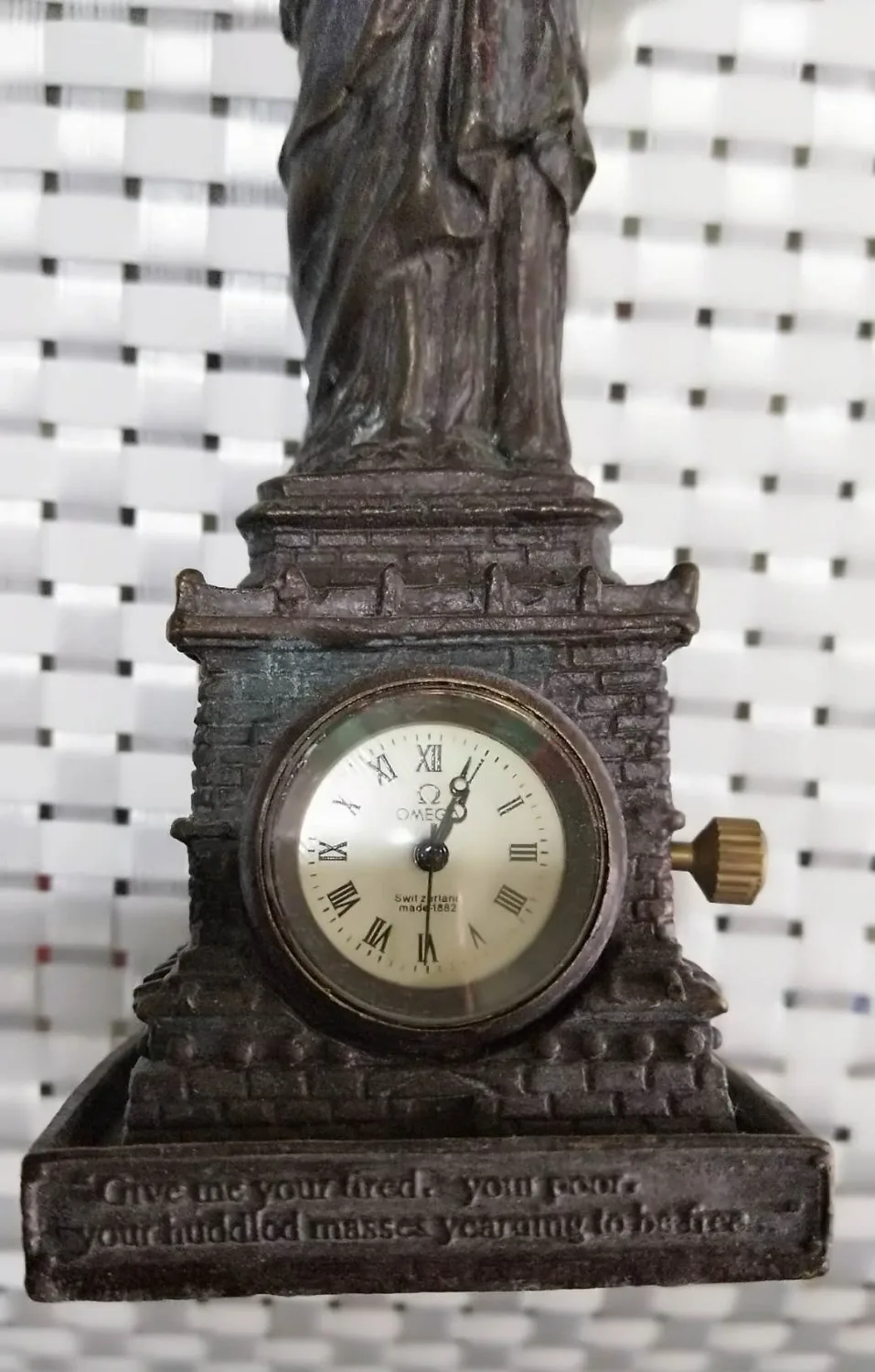 Antique clock collection and Statue of Liberty send students abroad gift | Дом и сад