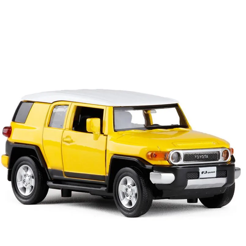 Игрушечная машинка для Toyota FJ cruiser из сплава со звуком и светом 1:32 бесплатная