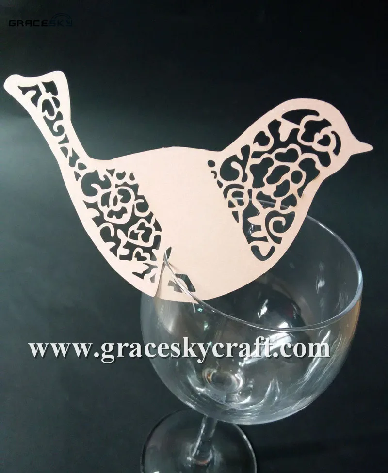 30 шт. Бесплатная доставка Новые пригласительные кружки с лазерной резкой именем