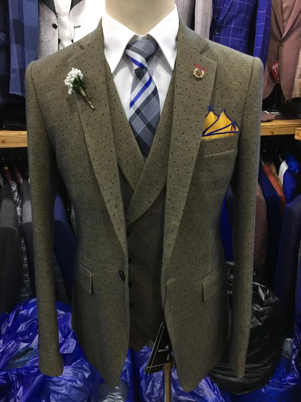 2018 New point Men Suit Wedding Suits Slim Fit 3 Pieces Tuxedo Groom Groomsman best man for wedding in stock  real picture