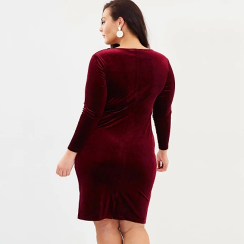 Вельветовое платье бордового цвета с длинным рукавом облегающее большого