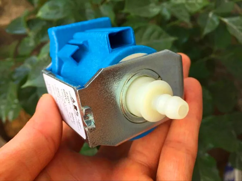 Паровой утюг электромагнитный насос Модель CP4SP напряжение 230 240V 50Hz мощность 50