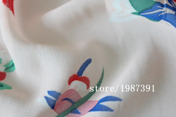 150 см ширина шифоновая ткань маленькие цветы узор светло-розовый фон можно