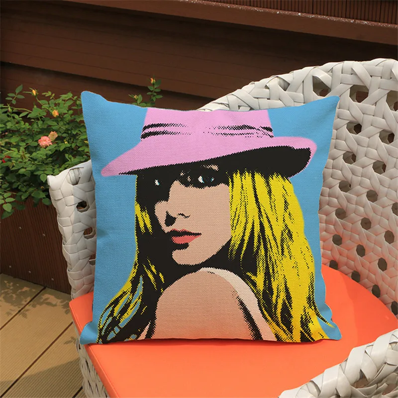 Подушечка-чехол Pop Art Telephone Sexy Lip Ice Cream из хлопка и льна.