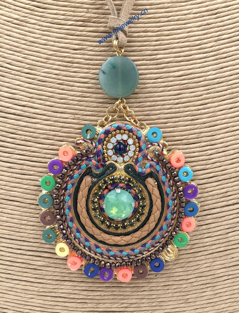 ?? 新しい到着したヴィンテージ手作り偽襟レトロゴシックステートメントネックレスドリームキャッチャーフェザータッセルパーティーネックレス用女性