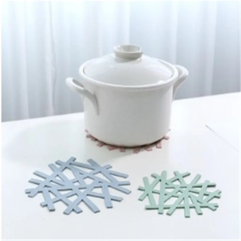 

Household Table Accessories Heat Insulation Pad Snowflake Shape Heat-resistant Placemat Hollow Casserole Pad Anti-hot Cup Mat