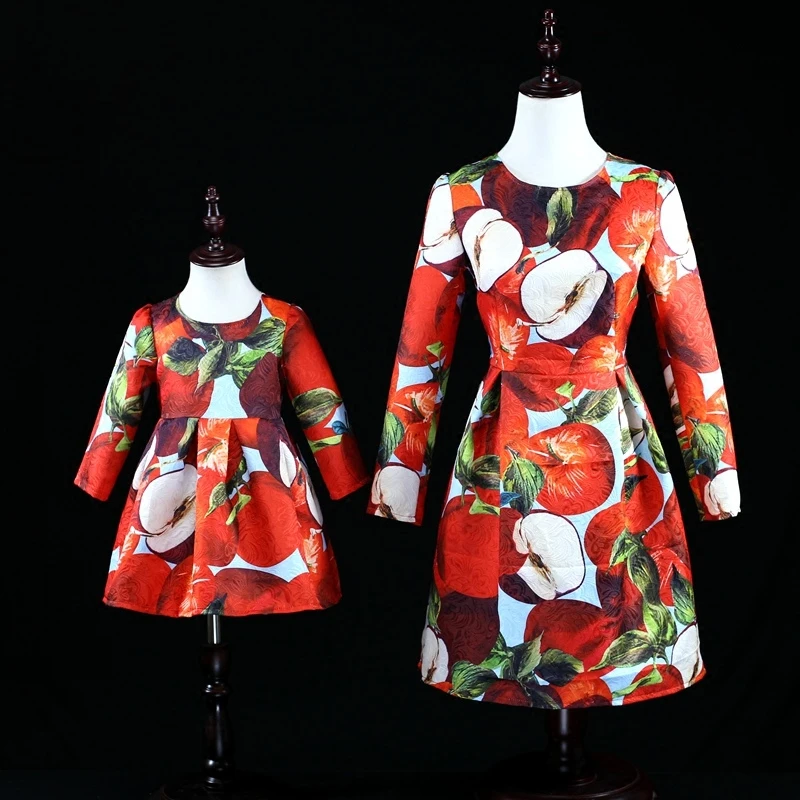 

Family Look 2016 Fashion Mother Baby dress Mommy and Me Clothes girls new year dresses Family Clothing Family Matching Outfits