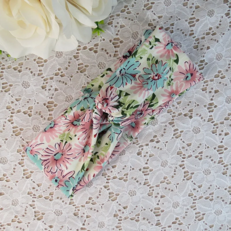 Повязка на голову женская широкая эластичная лента с узлом цветочным принтом