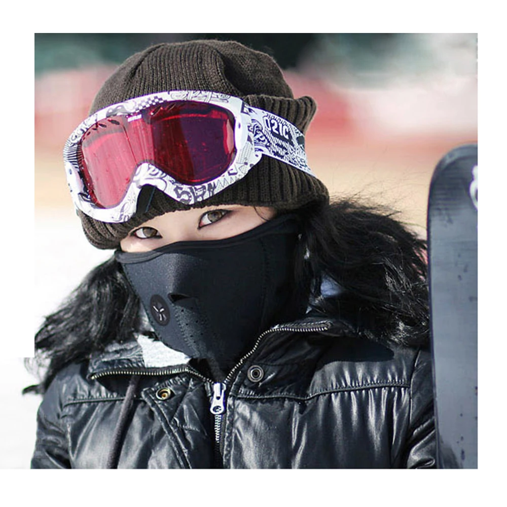 Как защитить лицо от мороза зимой. Радостные люди зимой. Маска от мороза. Маска для зимнего бега. Защита лица от мороза.