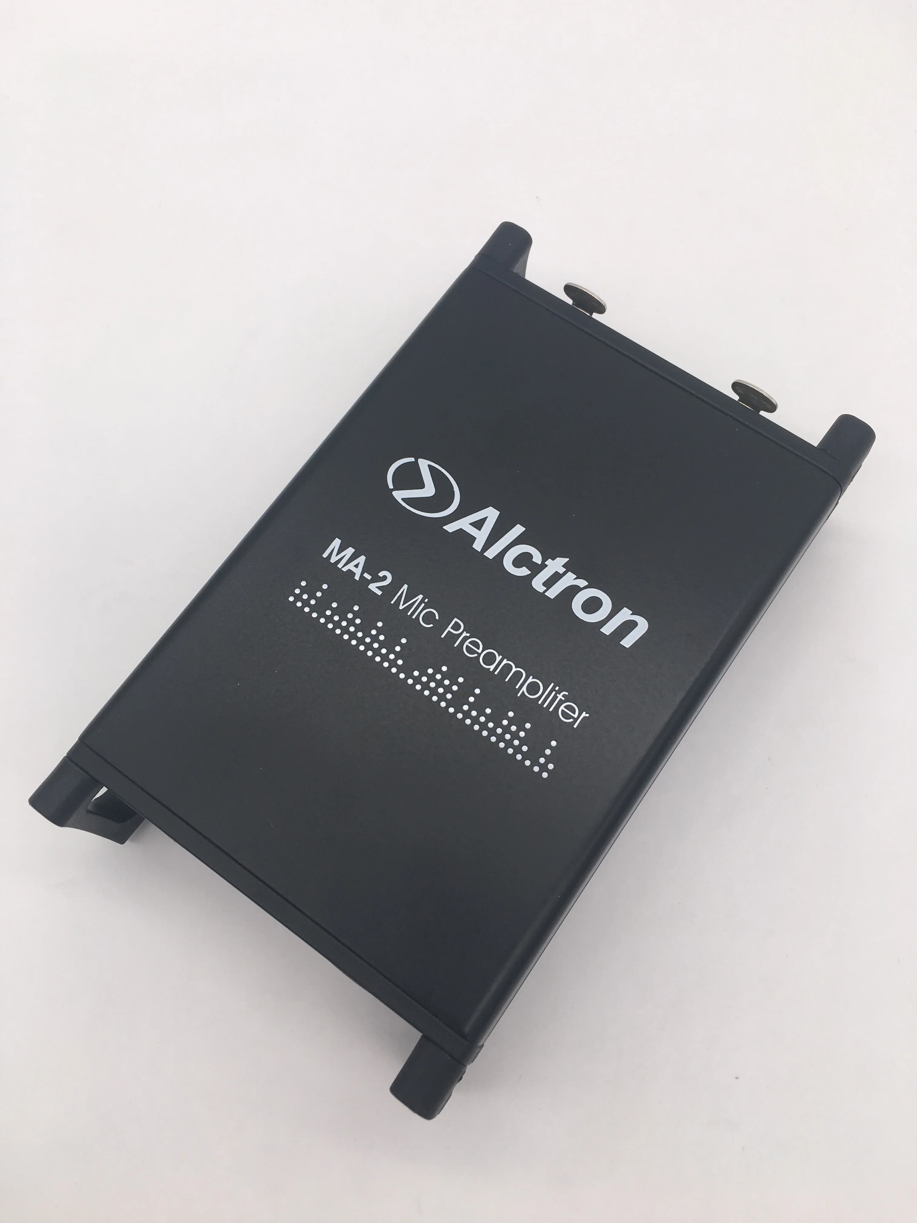 Профессиональный двухканальный микрофонный усилитель Alctron MA 2 динамический и