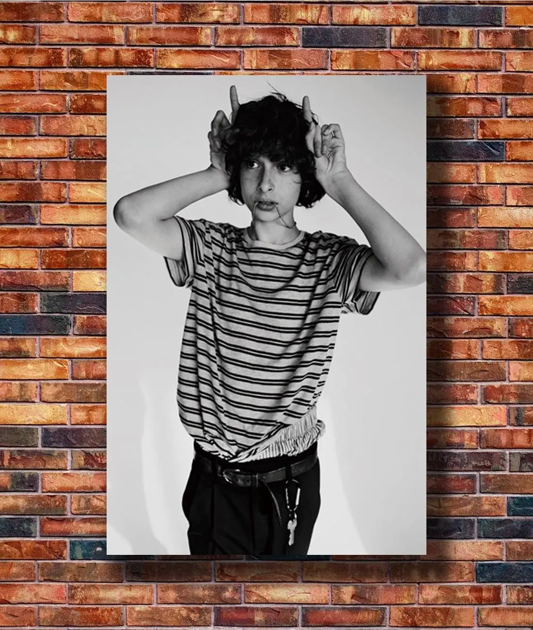 Q0681 Плакаты и печать Горячая увлажняющим эффектом марки The Finn Wolfhard ТВ серии