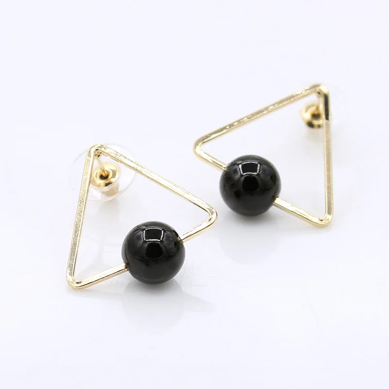 

Golden Metallic Triangle Black & White Simulated Pearl Geometric Stud Earrings piercing Jewelry for Women