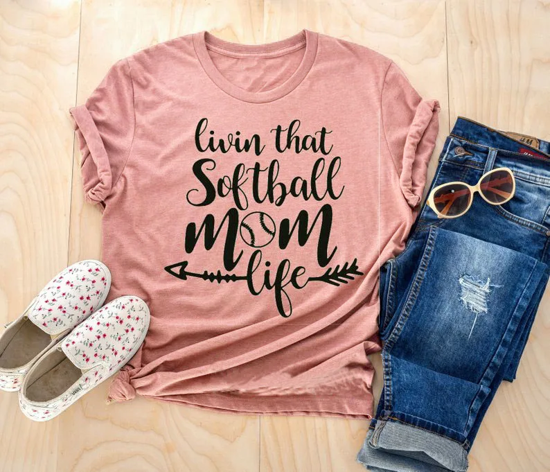 Футболка livin that softball mom life футболка с графическим рисунком arrow Повседневная для