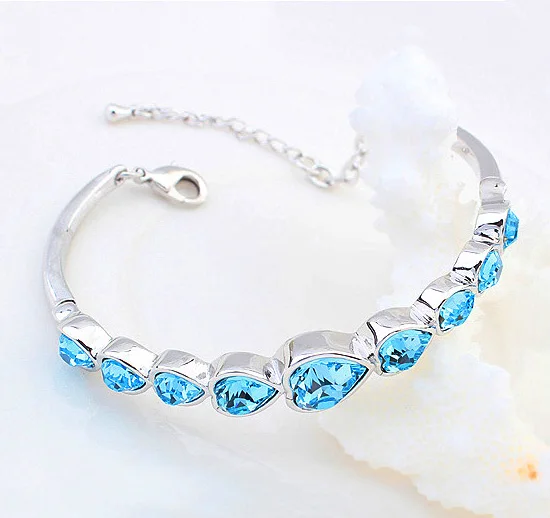 Романтический из натуральной кожи с украшением в виде кристаллов от Swarovski сердце