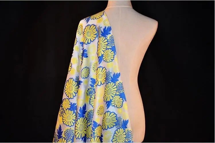 145cm width Top Quality Chrysanthemum Metallic Jacquard Brocade Fabric 3D jacquard yarn dyed fabric for summer fashion dress | Дом и сад