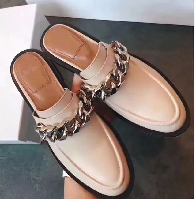 Модные шлепанцы с металлической цепочкой Женские кожаные туфли на квадратном