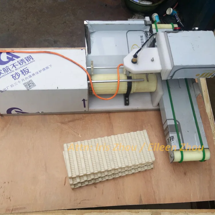 

Automatic kebab meat wear string machine, meat stringing machine, meat skewer string machine