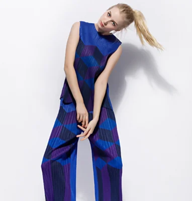 Miyake fold Autumn bronzing three-piece set long-sleeved overcoat + large swing sleeveless vest + wide pants IN STOCK