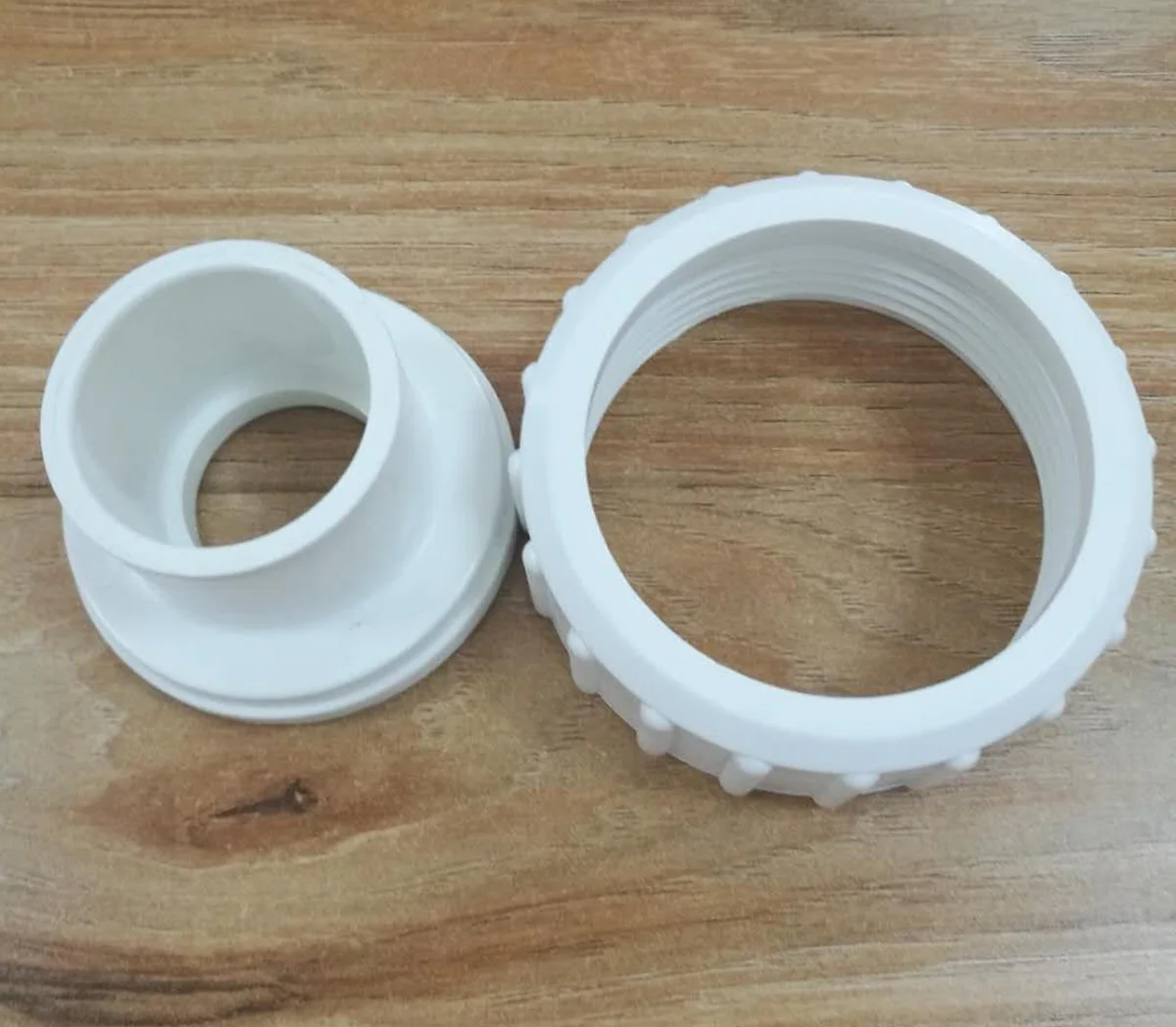 Универсальная насадка для водяного насоса 32 мм и соединительная гайка горячей