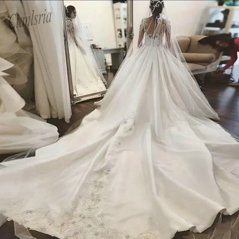 

Elegant Royal Lace Wedding Dresses Dubai Bridal Gowns With Cathedral Train Appliques Illusion Back Button Robe De Mariee