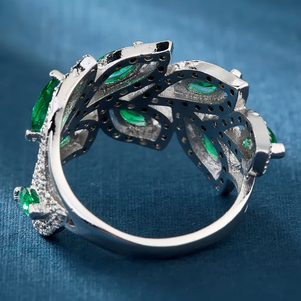 Женское кольцо с австрийскими кристаллами Bijoux Green Серебряное элегантное круглое