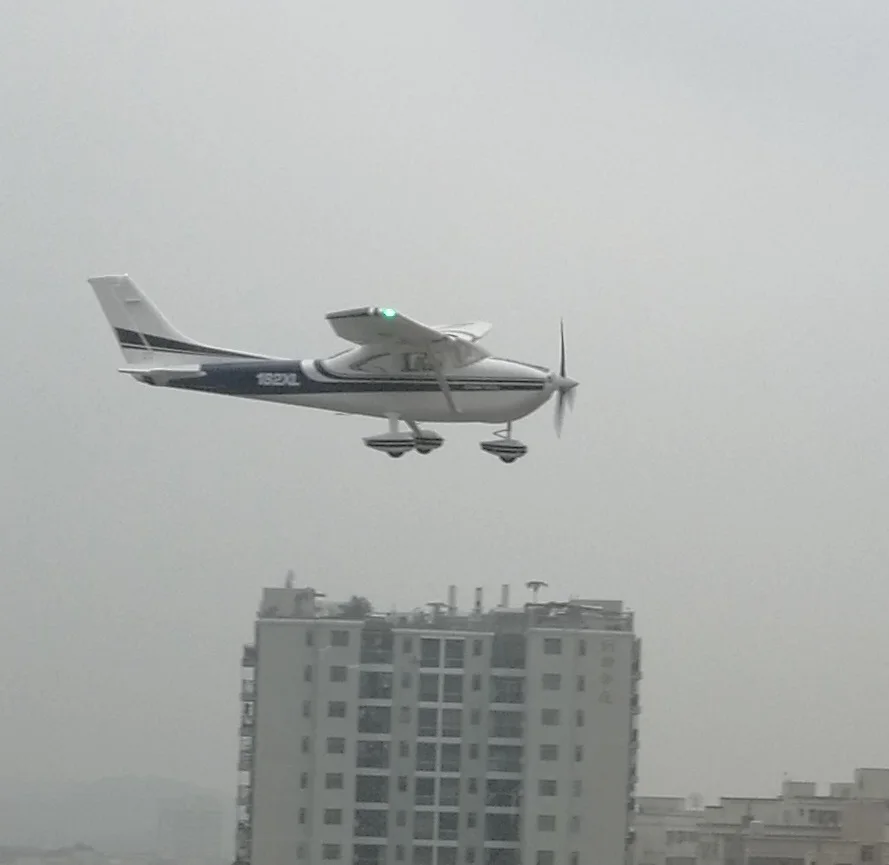 Хороший для начинающих RC самолет тренировочный самолет Cessna 182 1410 мм размах крыльев 6ch с закрылками, светодиодный светильник epo RTF готов к полету