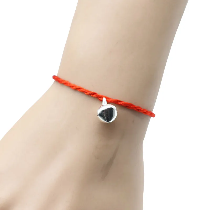 

Свадебные браслеты из красной нити