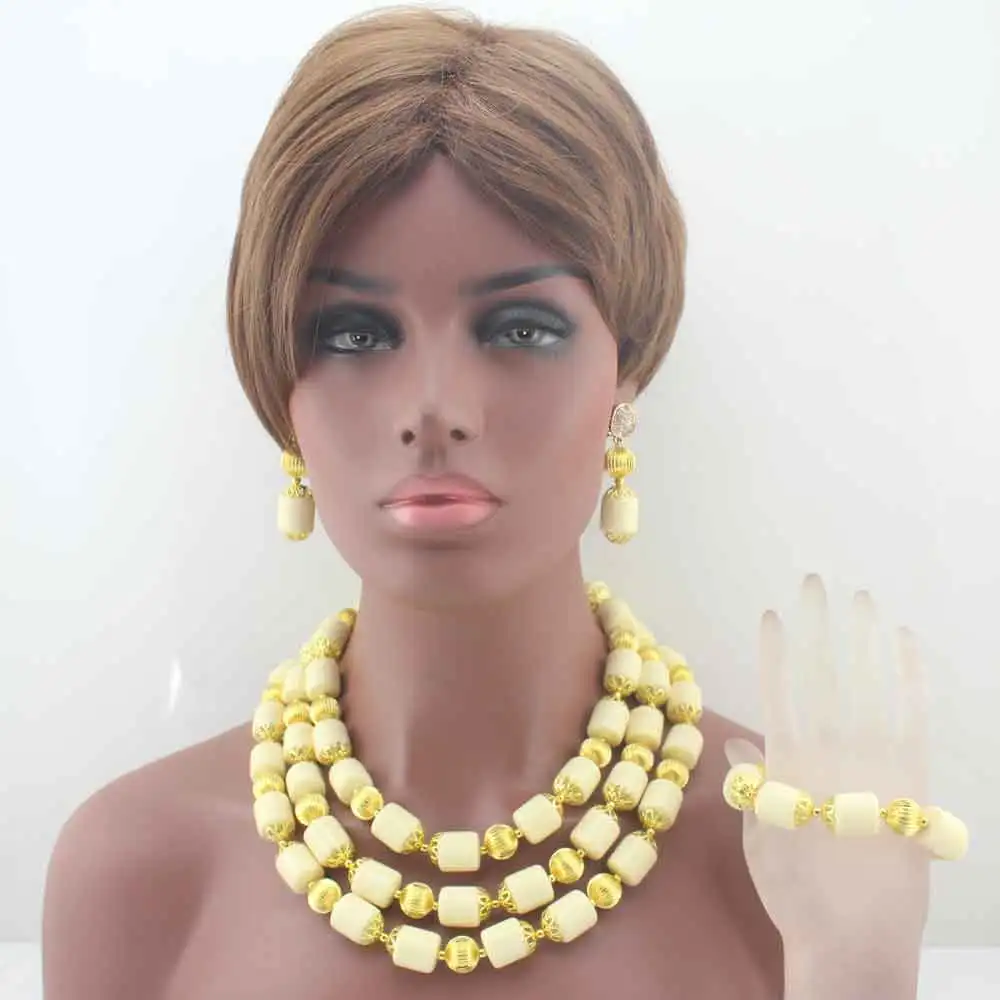 Комплект из колье и серёг с бусинами цвет слоновой кости|coral beads jewelry set|necklace setbeaded