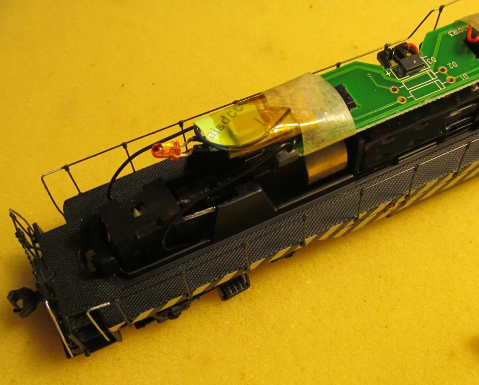 DCC LOCO декодер с 8 контактным разъемом NMRA NEM652 и поддержкой 4 функций для сборки