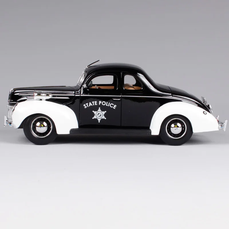 Модель старого автомобиля Maisto 1:18 1939 Ford Deluxe литая модель новая игрушка в коробке