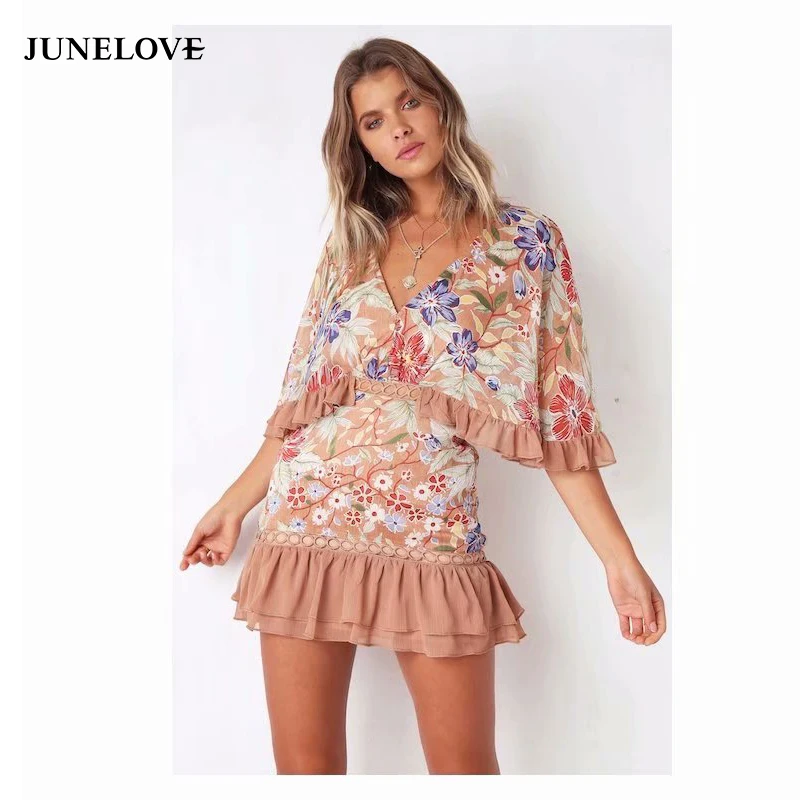 Женское короткое платье с цветочным принтом JuneLove повседневное ажурное в стиле