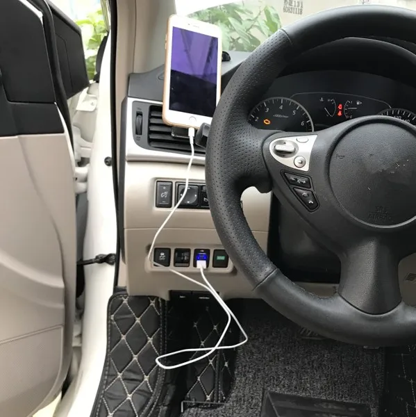 Автомобильное зарядное устройство классическое быстрое с двумя USB портами