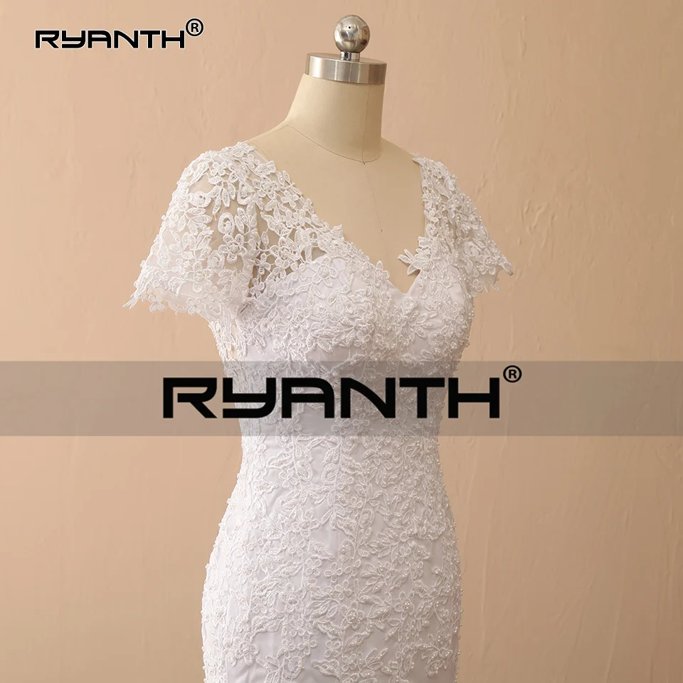 Женское свадебное платье с V-образным вырезом белое коротким рукавом модель 2018