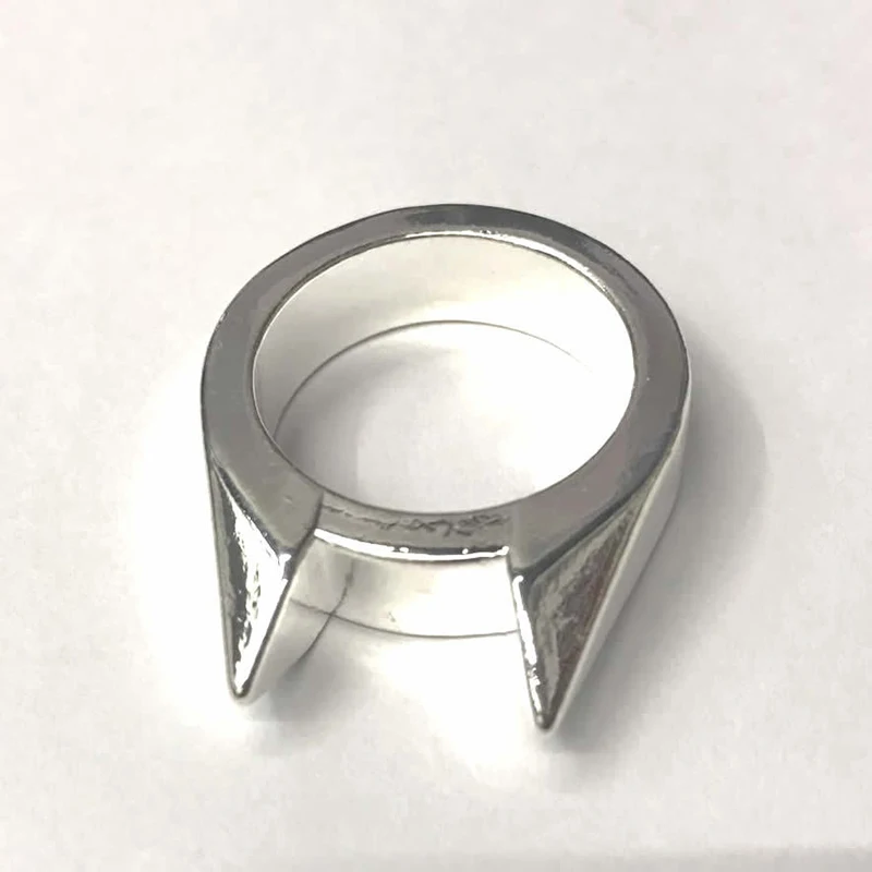 Silver 1Pcs Self-Defense Ring Women Portable Finger Weapons Safety Survival Anti-wolf Ring Finger Defense Tool Unisex Protect Outdoor - Цвет: Silver