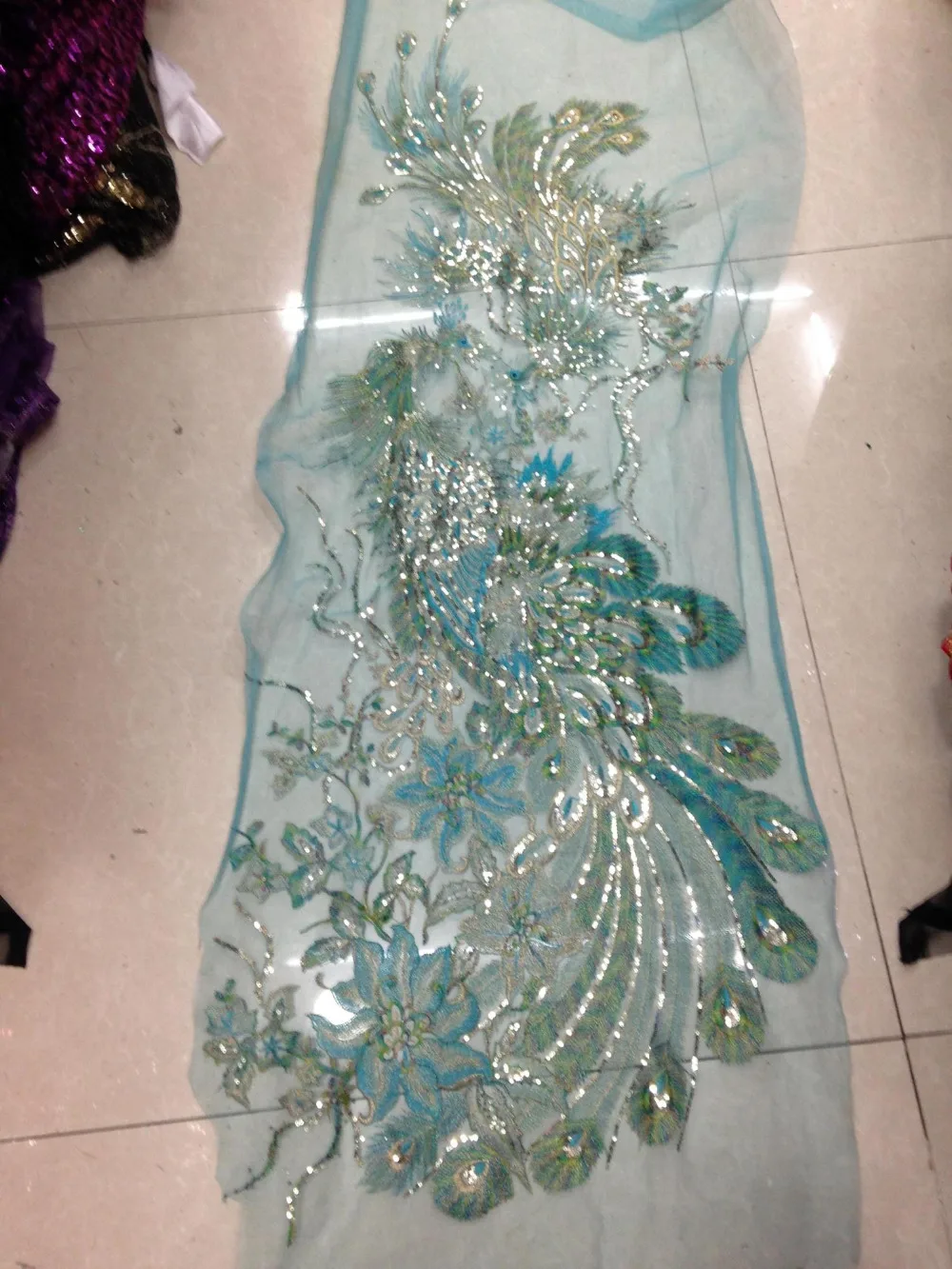 1 шт. красочная аппликация с пайетками в виде двух павлинов вышитая блестящая