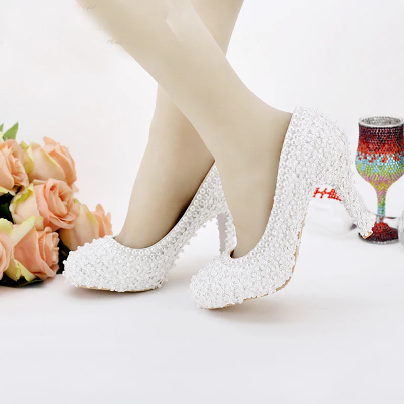 Удобные свадебные туфли с цветами из белого кружева Простые невесты круглым