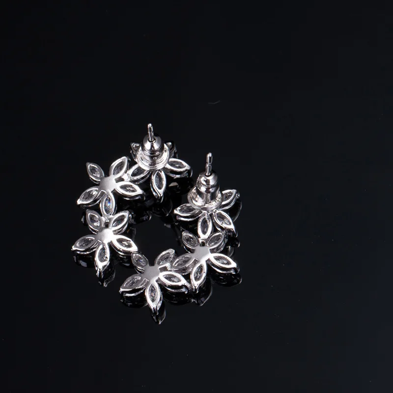 Крошечные трендовые серьги гвоздики из Кубического циркония с растительным