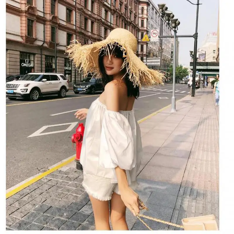 Getвесенняя женская рубашка с буфами на рукавах вырезом лодочкой и открытыми