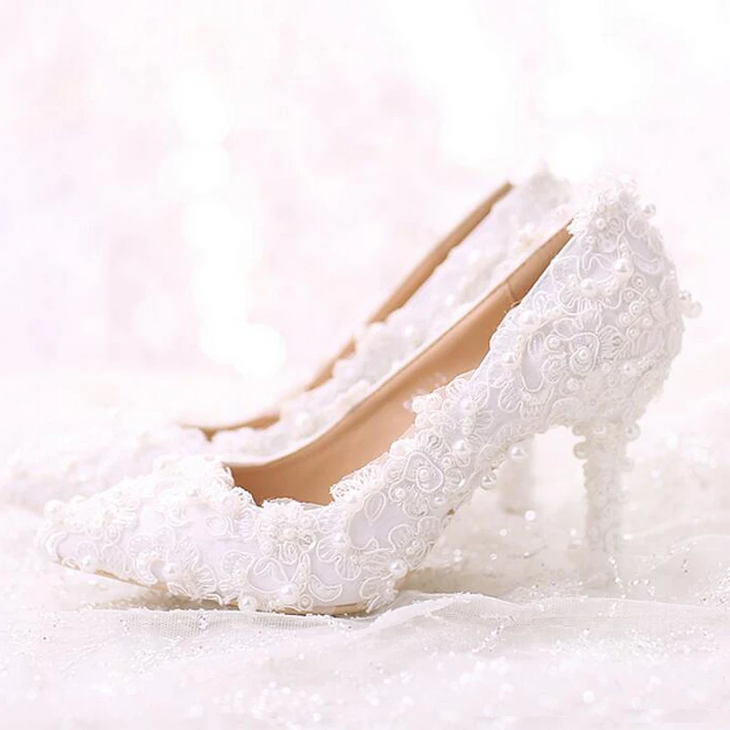 Белые милые кружевные туфли для невесты свадебные на среднем каблуке танцев