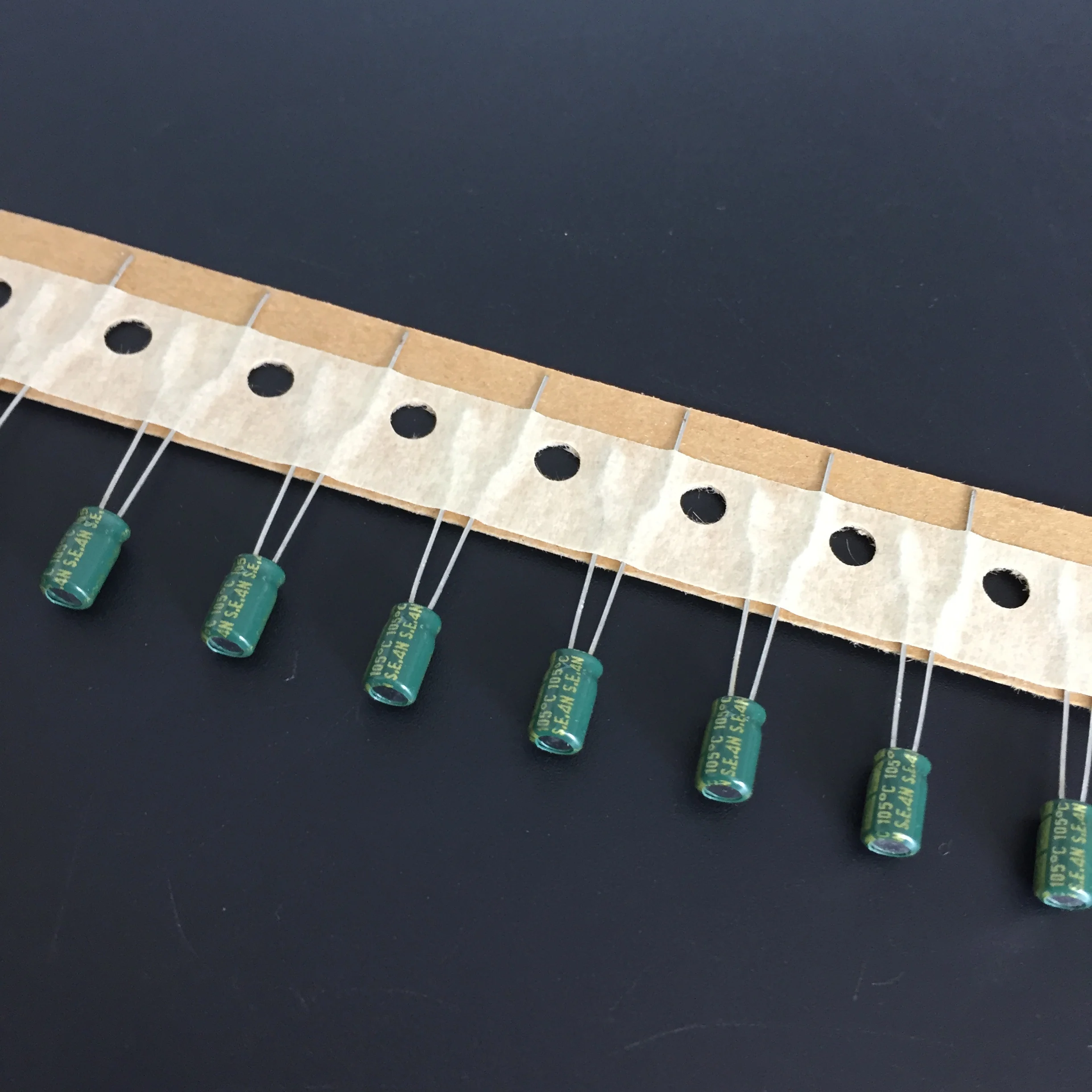 10 шт. 10uF 25V SUNCON(SANYO) SAX серии 4x7 мм 25V10uF низкое сопротивление электролитический