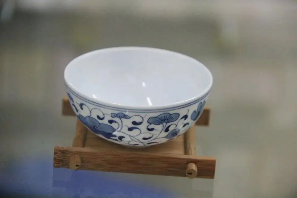 

High-grade Chinese puer tea cup Jingdezhen Blue and white Hand-painted single cup Eggshell Cup Interlocking wishful