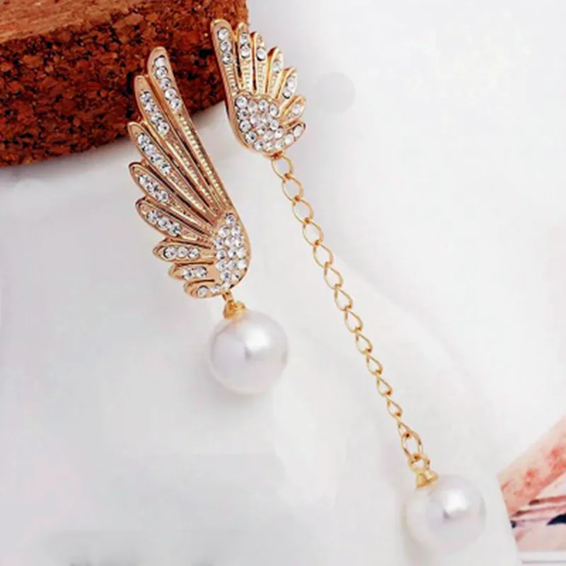 Искусственный ассиметричный хрустальный кулон с крыльями натуральными перьями