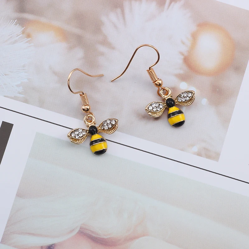 

Cute Animal Creative Earrings Rhinestone Honey Bee Earrings Exquisite Female Cartoon Dragonfly Bee Earrings Insect Jewelry