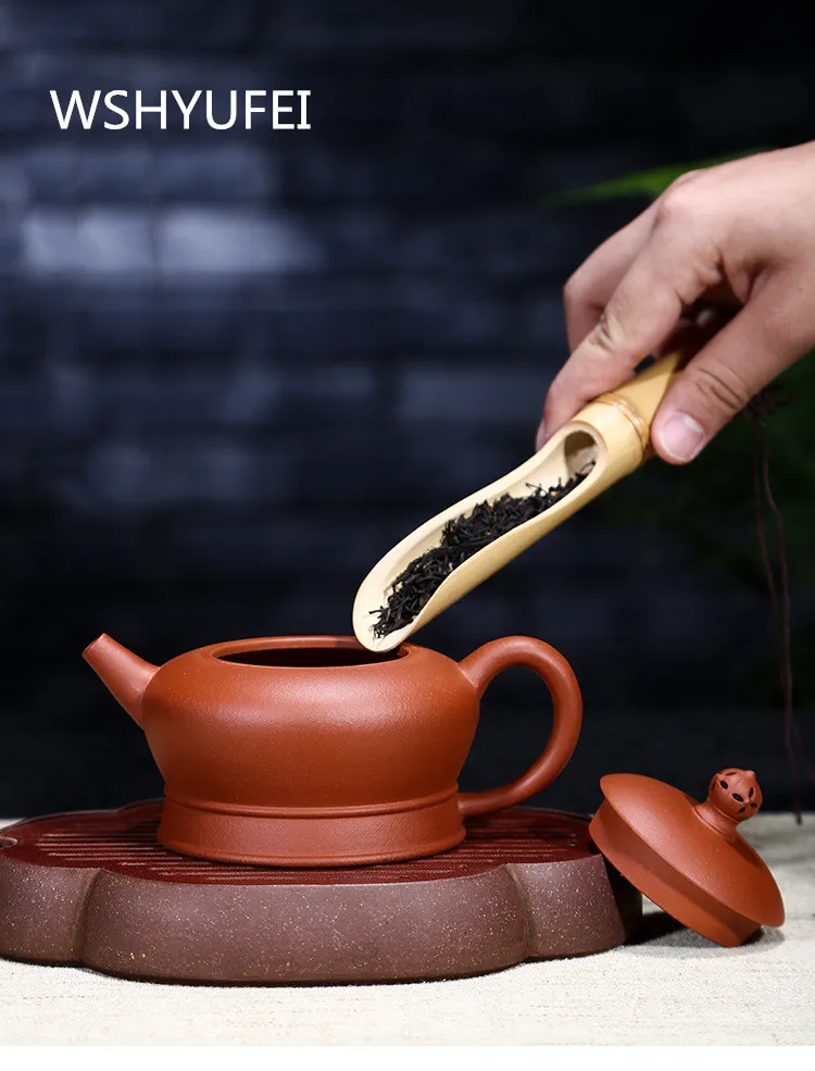 240ml Yixing Zisha pot Famous hand-made palace lantern pot Smooth water Water cut off WSHYUFEI
240ml Yixing Zisha pot Famous hand-made palace lantern pot Smooth water Water cut off WSHYUFEI