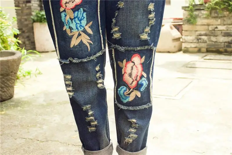 Женские джинсовые брюки с вышивкой прямые из денима в этническом стиле модель L141