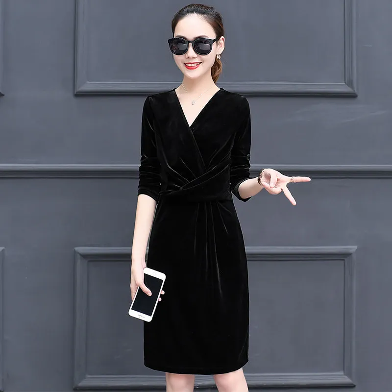 Золотистое бархатное платье женское осенне зимнее сексуальное облегающее с v