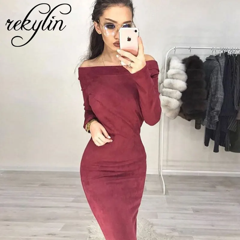 Замшевое женское платье до середины икры с длинным рукавом и открытыми плечами