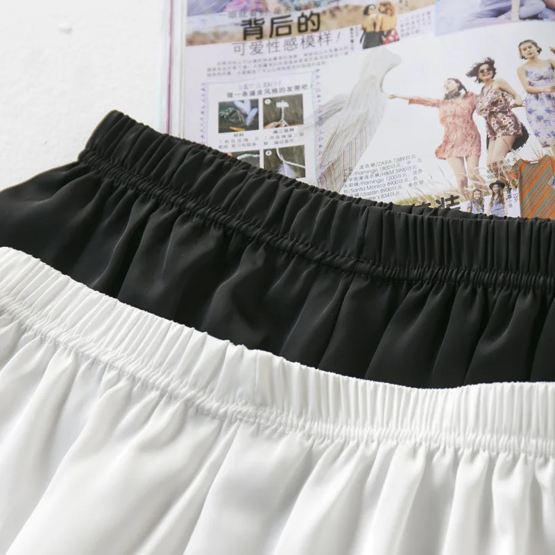 

Summer new eyelash lace breathable safety pants Satin anti-look loose female casual thin section safety short pants